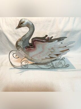 Robert Stanley Swan Sleigh Christmas centerpiece planter Glitter-adorned